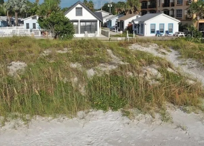 Beachfront Chalet Indian Rocks * Clearwater Beach