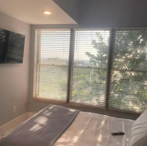 Beachfront Chalet Indian Rocks * Clearwater Beach